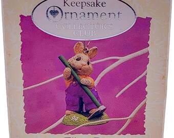 Adorno de recuerdo Hallmark de 1994 del Club de coleccionistas TILLING TIME Conejito en caja de menta