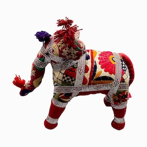 Vintage 11" Rajasthani handgestikt/geborduurd kleurrijk olifant dierendecor