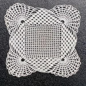 Vintage Handmade Crochet White Lace Doily Dresser Scarf Table Decor 8.5" Square