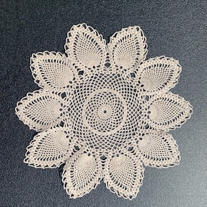 Vintage Handmade Crochet Ivory Lace Doily Dresser Scarf Table Decor 14" Diameter
