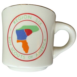 Tazza in ceramica multicolore con bordo dorato della mappa della regione 6 dei Boy Scouts of America BSA