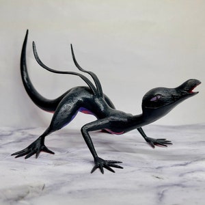 3D Gedruckte Schwarze Eidechse Figur Modell Geschenk Schreibtisch Buddy Abbildung Räucherstäbchenhalter Gamer Geschenk für Ihn