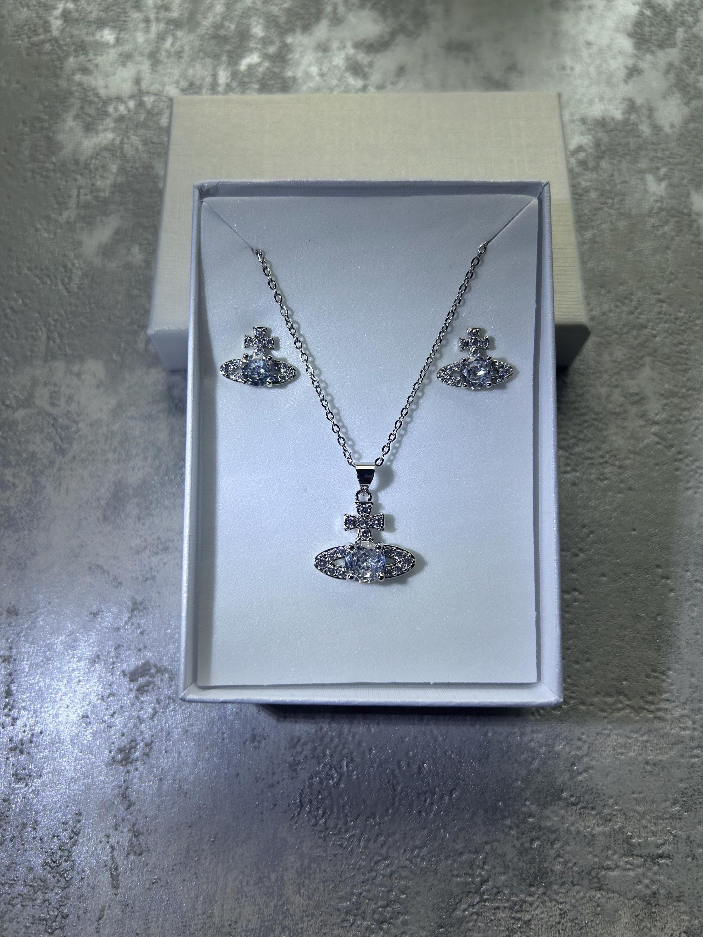 小物 511102 vivienne westwood BRIDAL BOX Vivienne Westwood Trunkshow. 11.22 - 12.1. Link in bio. The