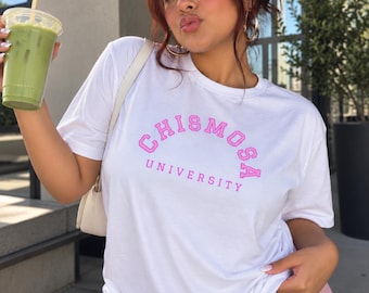 Chismosa University, Latina-T-Shirt, Latina-Grafik-T-Shirt, Unternehmen in Latina-Besitz, Latina AF, Geschenk für Latinas