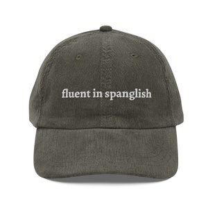 Fluido en espanglish, sombrero de latina, AF de latina, refrán divertido en español, tienda propiedad de latina, regalo de latina