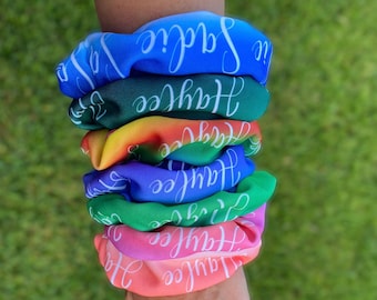 Scrunchy mit individuellem Namen: Personalisierter Haarschmuck