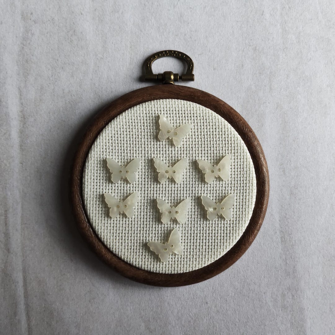 Sewing Button Insect Pearly White Butterfly Buttons With Insect and Animal Motifs ...