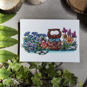 Carte A6 Hibou marron, oiseau Rouge Gorge et fleurs colorées – Illustration imprimée à l’aquarelle, nature mignonne