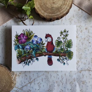 Carte A6 Oiseau Perroquet Ara sur branche fleurie – Aquarelle nature