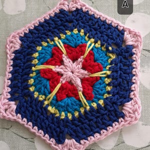 One hexagonal handmade potholder