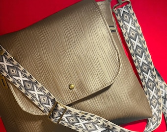 Champagne iridescent large crossbody bag,  lots of pockets!!