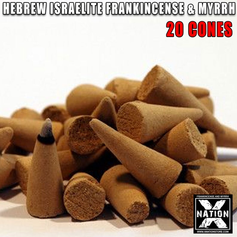 K&ouml;nnte beinhalten: Ein Haufen von 20 braunen R&auml;ucherkegeln mit dem Text "HEBREW ISRAELITE FRANKINCENSE & MYRRH 20 CONES" oben im Bild. Die Kegel sind zuf&auml;llig angeordnet und alle gleich gro&szlig; und geformt. Die Kegel sind aus einem nat&uuml;rlichen Material hergestellt und haben eine leicht raue Textur. Die Kegel sind eine beliebte Wahl f&uuml;r Aromatherapie und Meditation.