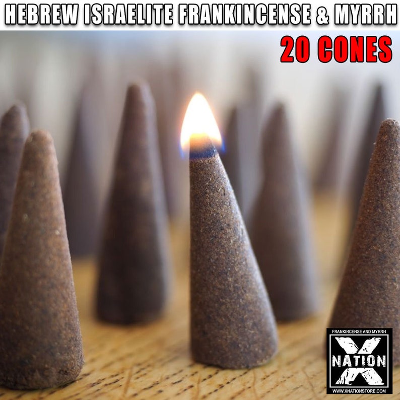 K&ouml;nnte beinhalten: Zwanzig braune R&auml;ucherkegel, von denen einer mit einer Flamme angez&uuml;ndet ist. Die Kegel sind in einer Reihe auf einer Holzoberfl&auml;che angeordnet. Der Text "HEBREW ISRAELITE FRANKINCENSE & MYRRH 20 CONES" befindet sich oben im Bild. Der Text "FRANKINCENSE AND MYRRH X NATION WWW.XNATIONSTORE.COM" befindet sich unten im Bild.