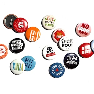 Pinback Buttons mit lustigen englischen Sprüchen und Illustrationen