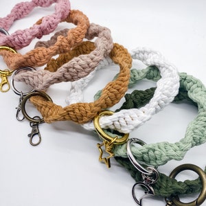 Macrame Bangle Wristlet / Free Shipping / Macramé Keychain Ring