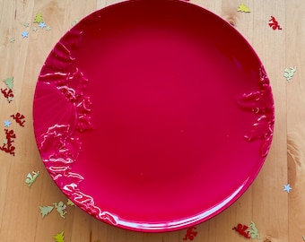 Majolica by Bordallo Pinheiro, Christmas dinner plates. Festive tableware in dark red ceramic. Mistletoe and Christmas ball embossed design