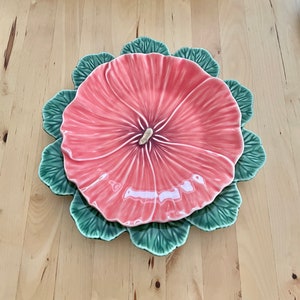 Bordallo Pinheiro Alcea pink dessert plate, from the Maria Flôr collection. Floral inspiration tableware. Adorable collectible majolica