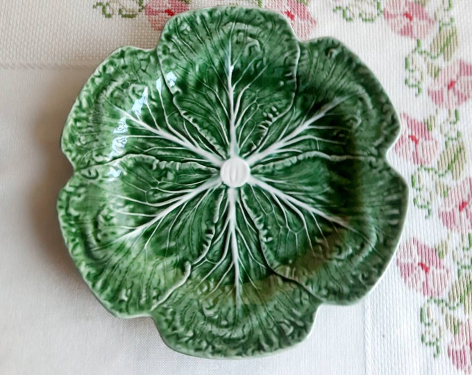 Bordallo Pinheiro cabbage green dinning plate, 10" Embossed majolica in the portuguese ceramist famous design. Farm, country house tableware