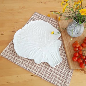 Bordallo Pinheiro white cabbage ceramic cheese board. The portuguese ceramist famous design. Farm, country house fall decor or tableware.