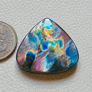 素晴らしいユニークなマルチレアファイアラブラドライトカボション、シルバーペンダントジュエリーメイキングストーン、35X32X6 mm 61カートハンドメイドジェムストーン