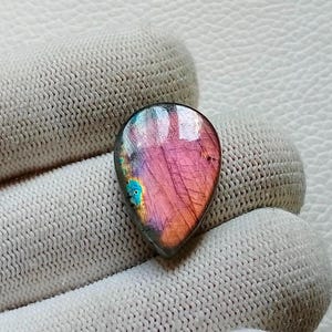 美しくユニークな希少なパープルファイアラブラドライト宝石、ルース宝石、24X16X4 mm 18カートシルバーペンダントジュエリーメイキングストーン