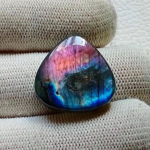非常にユニークなマルチレアパープルファイアラブラドライト宝石、23X22X6 mm 27 カートルースストーン、シルバージュエリーメイキングストーン