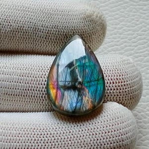 非常にユニークな希少なファイヤーラブラドライト宝石、シルバーペンダントジュエリーメイキングストーン、27X18X4.5 mm 20カートルースストーン
