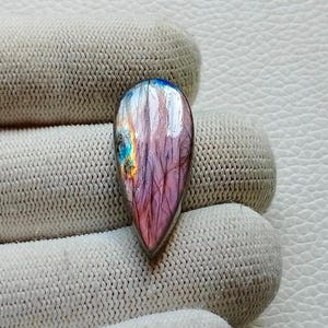 美しくユニークな希少なパープルファイアラブラドライト宝石、ルース宝石、31X13X5 mm 21カートシルバーペンダントジュエリーメイキングストーン