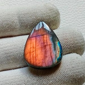 美しくユニークなマルチレアパープルファイアラブラドライトカボション、シルバージュエリーメイキングストーン、28X22X5 mm 34カートルースジェムストーン