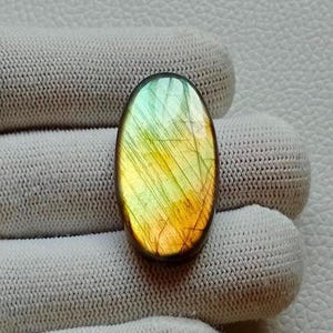 天然のユニークな珍しい派手なラブラドライトカボション、ペンダントジュエリーメイキングストーン、35X18X6 mm 38カートハンドメイドジェムストーン