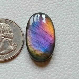 美しくユニークなマルチレアパープルファイアラブラドライト宝石、シルバージュエリーメイキングストーン、27X16X5 mm 24カートハンドメイド宝石