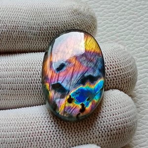 魅力的でユニークなマルチレアパープルファイアラブラドライトカボション、33X21X5.5 mm 38カート、ルースジェムストーン、シルバージュエリーメイキングストーン