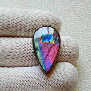 美しくユニークな希少なパープルファイアラブラドライトカボション宝石、31X18X6 mm 29カートワイヤーラップジュエリーメイキングストーン、ハンドメイドストーン