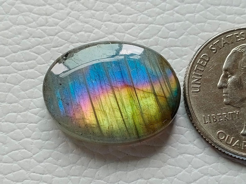 Unieke paarse en gele labradoriet edelsteen gebruik voor alle soorten sieraden maken van steen 23X18X6 mm losse labradoriet cabochon afbeelding 1