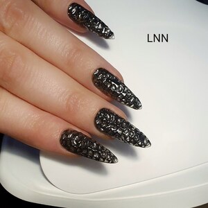 Handmade Reptile Cosplay Press On Nails: Middle Stiletto
