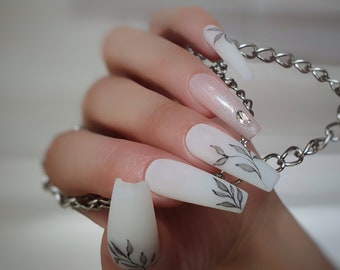 Watercolor Floral Press On Nails: Milky White, Black Aquarelle Design