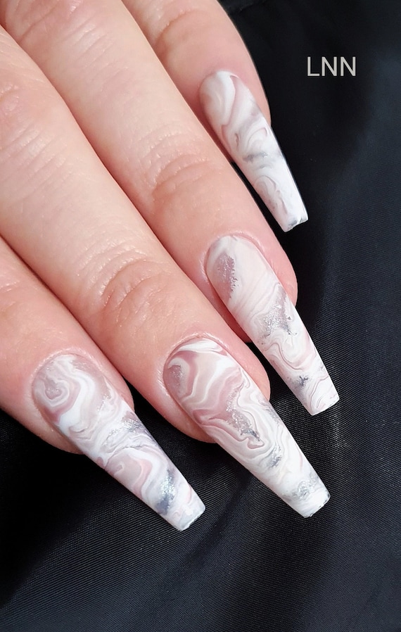 Creative & Pretty Nail Trends 2021 : Blush pink and marble nails