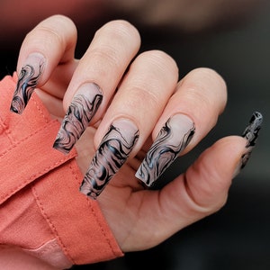 Uñas postizas negras con remolino hechas a mano: uñas reutilizables largas tipo ataúd