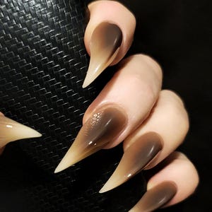 Claw press on nails