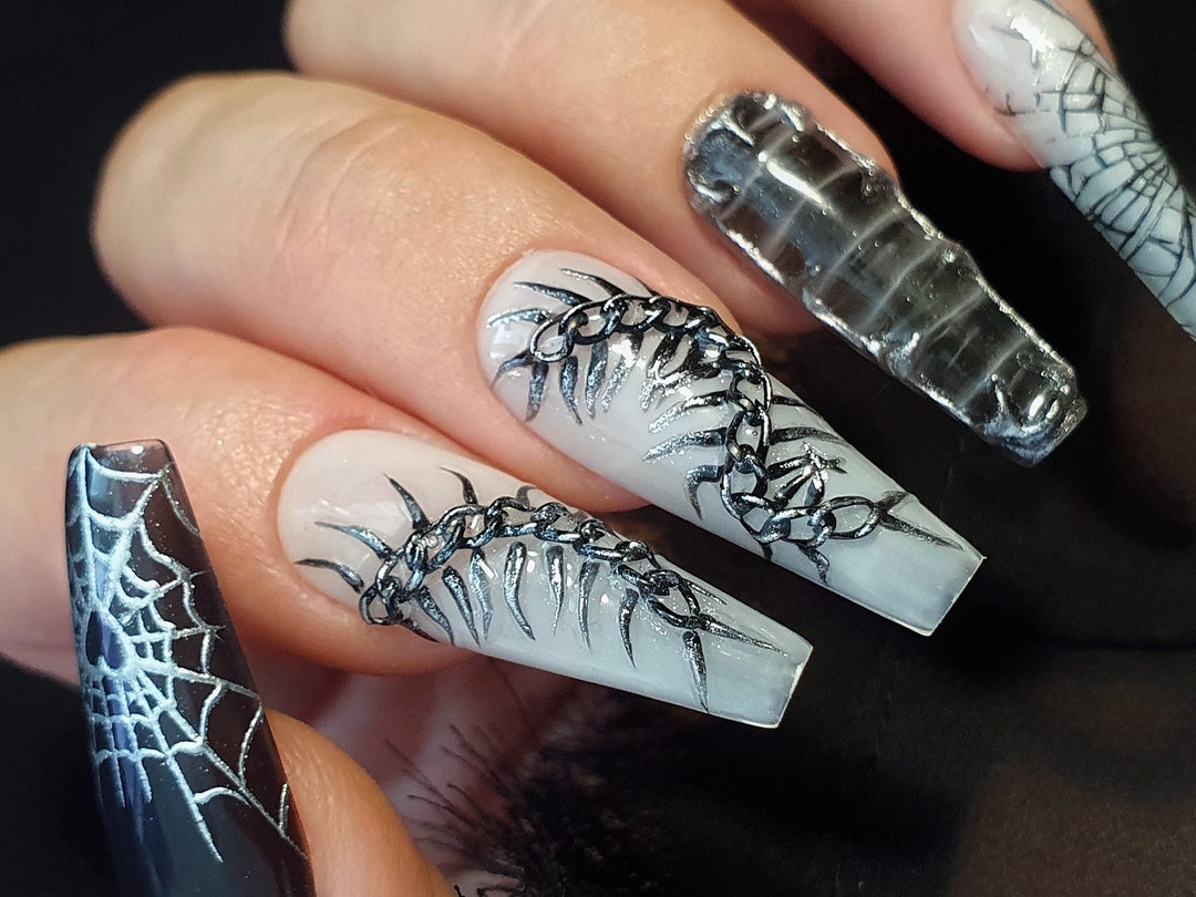 Gothic Centipede Press on Nails: 3D Silver Black Fake Nails - Etsy Israel, image size:1080x810