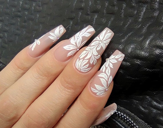 25 Gorgeous Wedding Guest Nail Ideas