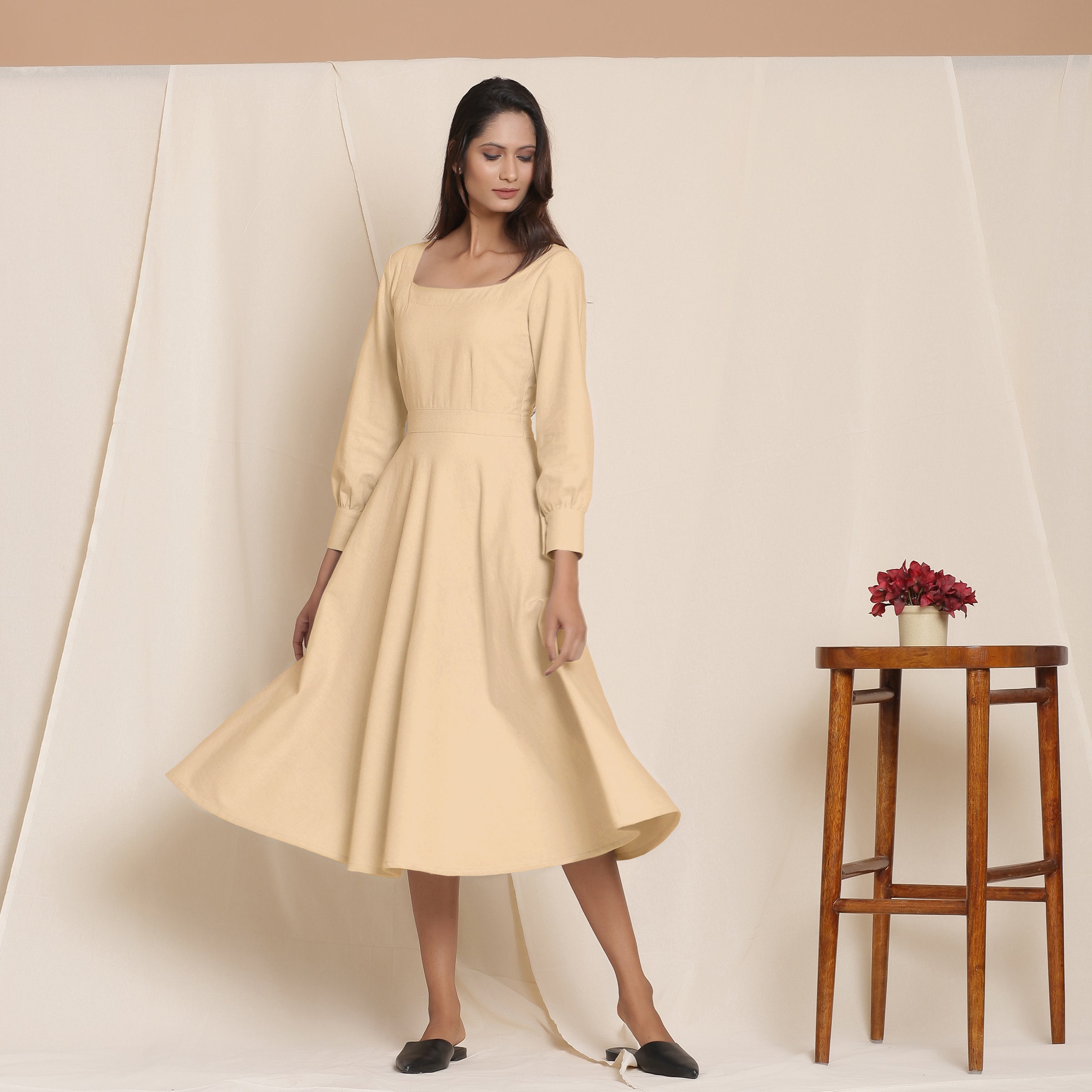 Cream midi clearance dress with sleeves