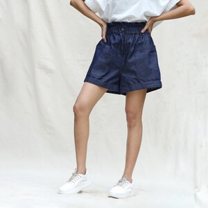 Pantaloncini paperbag a vita alta in denim di cotone 100% indaco, pantaloncini con volant elasticizzati, pantaloncini personalizzabili con tasche, taglie forti, petite, alti etsw