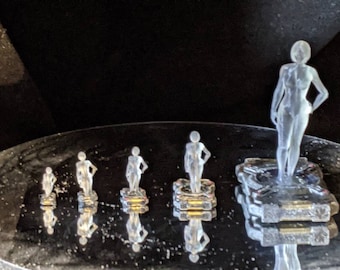 Aangepaste Halo-geïnspireerde vrouwelijke AI-figuur met chip - zo gemaakt dat het op de meeste Spartaanse figuren past (kies je kleur)