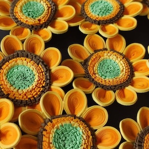 Quilling Sonnenblumen Packung / 10/15 Stück Quilling Blumen / handgemachte Quilling Blumen / Quilling Blumen für Geburtstagskarten / Papier Sonnenblumen