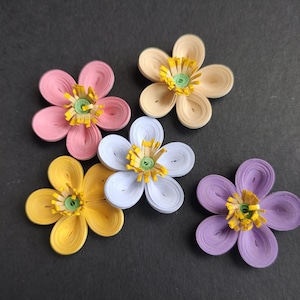 30 pcs 1,5 mm fleurs en papier quilling/lot de fleurs quilling/fleurs quilling en papier pour décor de cartes fait main/embellissement de fleurs/cartes piquants