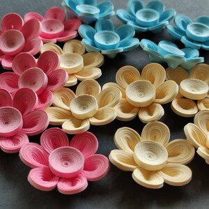 30 PZ 1,5 mmFiori quilling di carta/lotto fiori quilling/fiori di carta per realizzare cartoline/decorazioni artistiche quilling/abbellimenti floreali/carte quilled