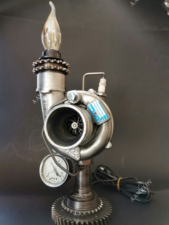 Lampe Mécanique fabriqué a la main a partir de pièce automobile