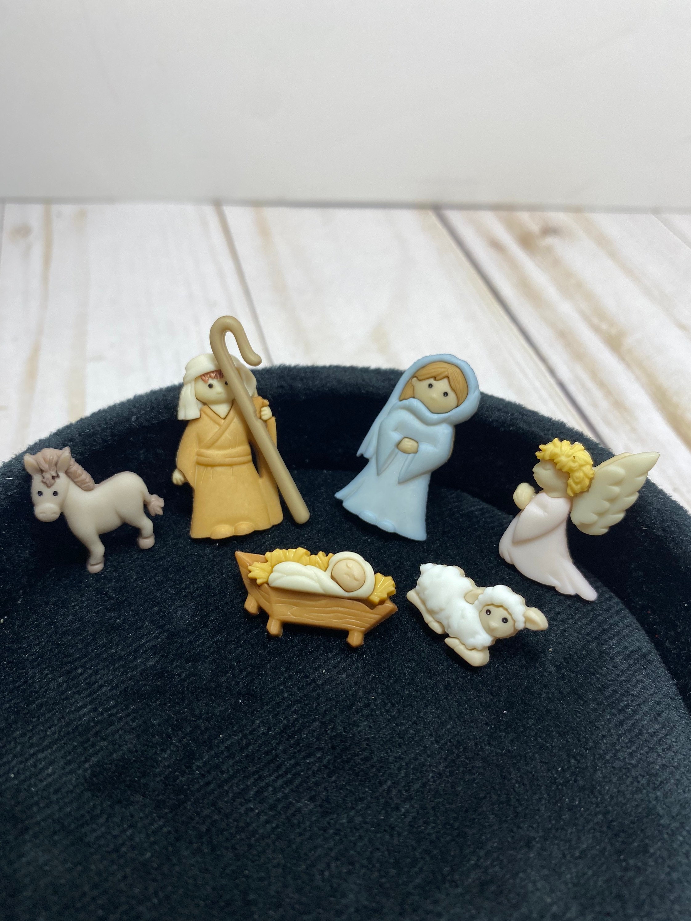 Miniature Christmas Nativity Buttons Christmas Craft Buttons Etsy