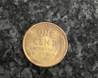 Seltener 1942er Weizenpfennig mit fehlenden Buchstaben auf der Rückseite. Großer Schriftzug und Datum